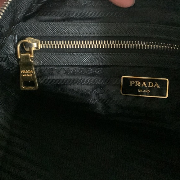 - PRADA leather - Picture 6 of 16